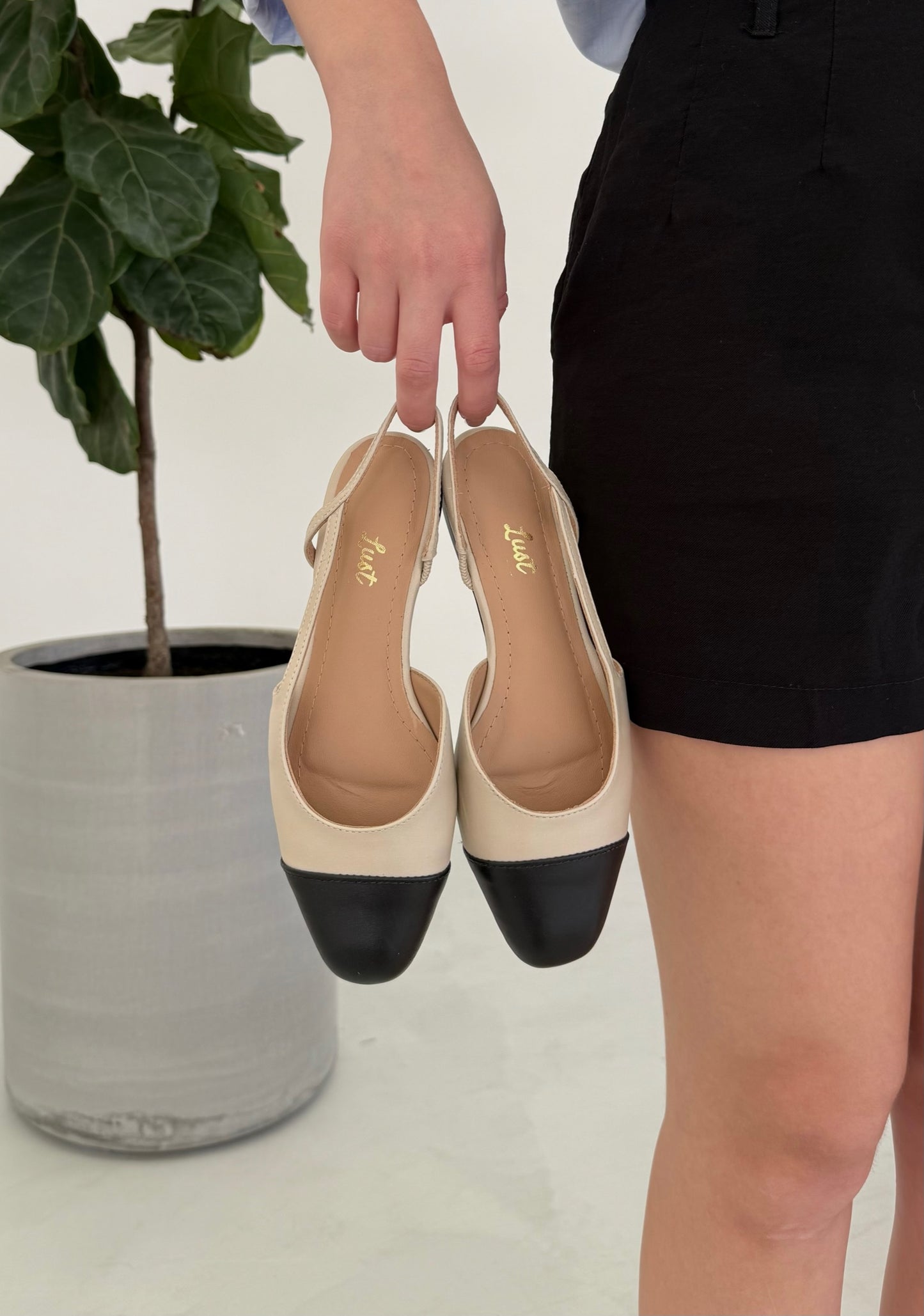 sapatilha slingback couro bege/preto