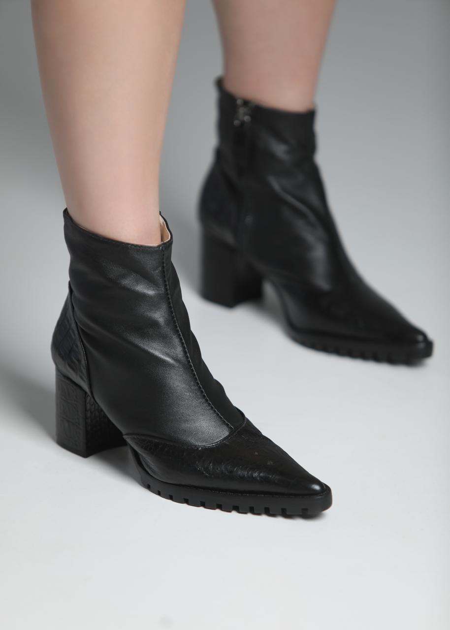bota esther couro preto tratorada
