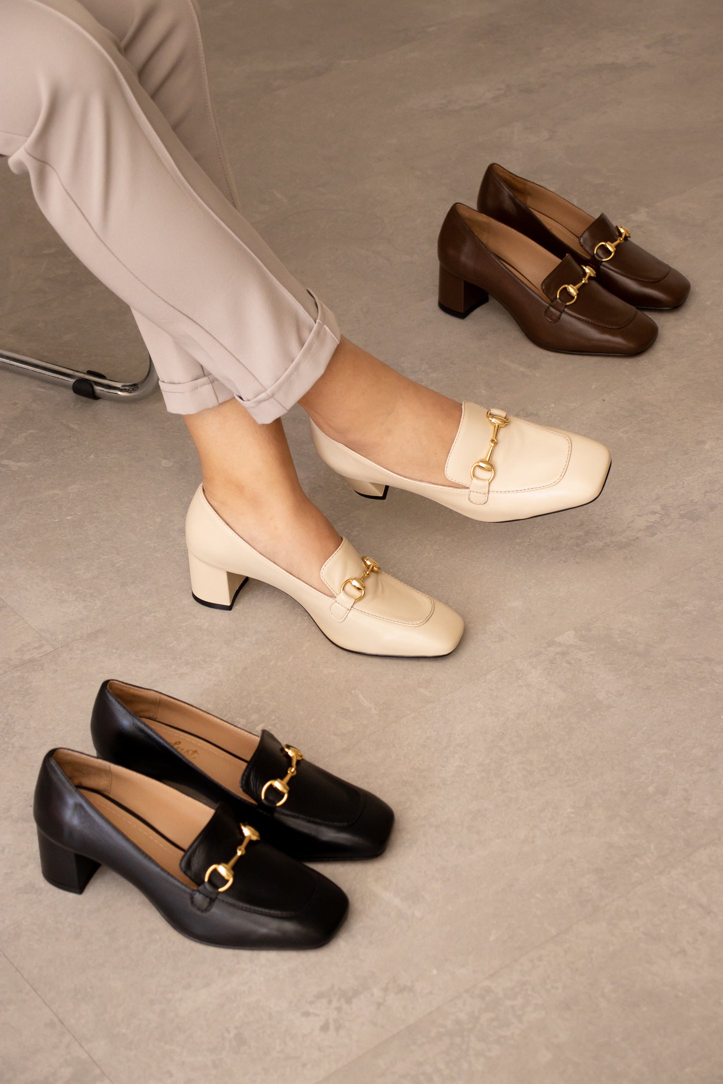 mocassim salto bloco couro bege