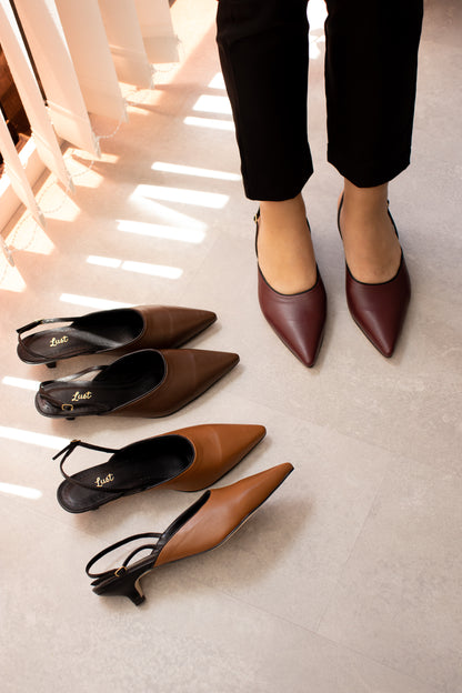 Scarpin Slingback Mila Couro Café