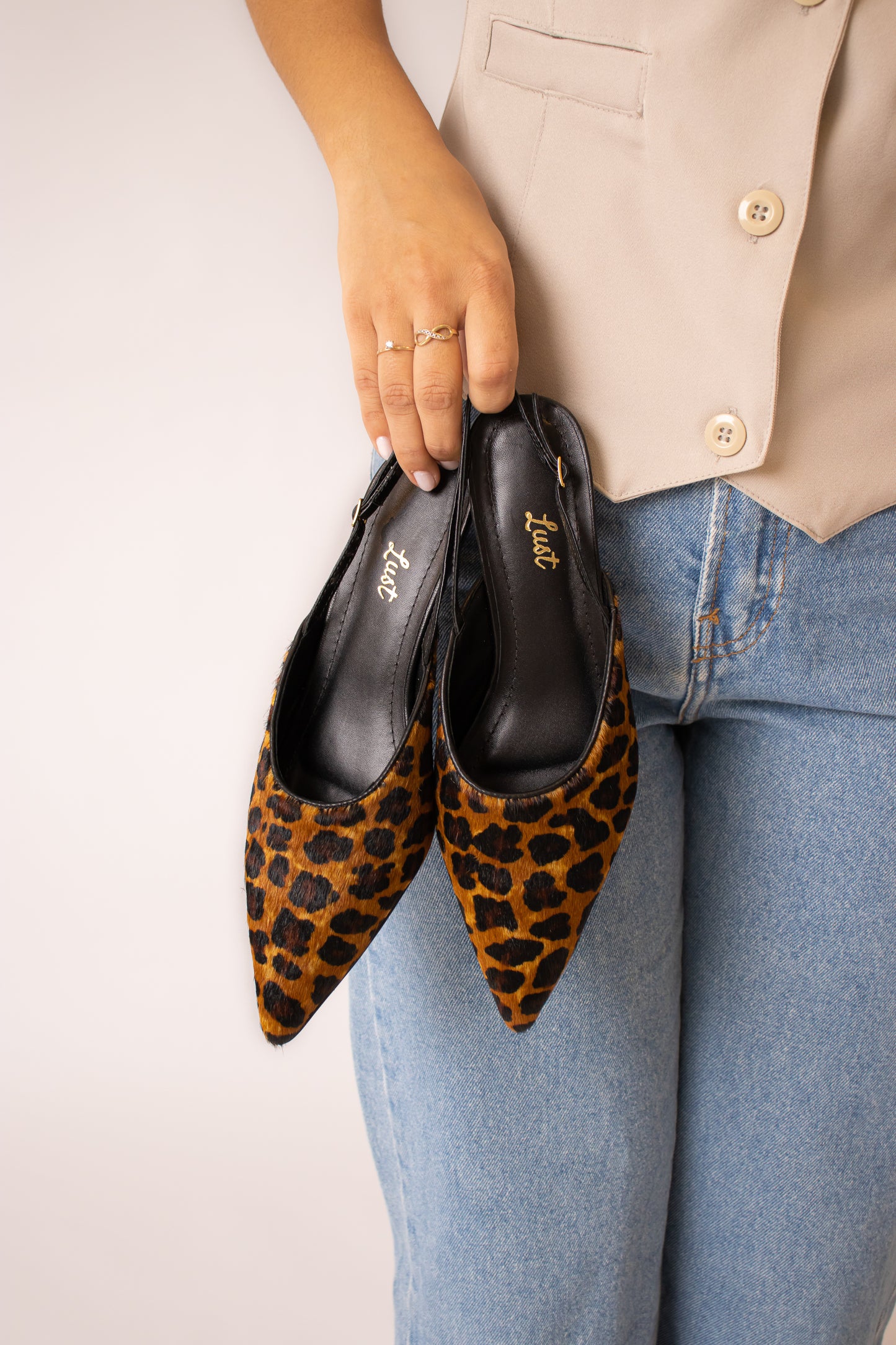 slingback couro animal print salto fino