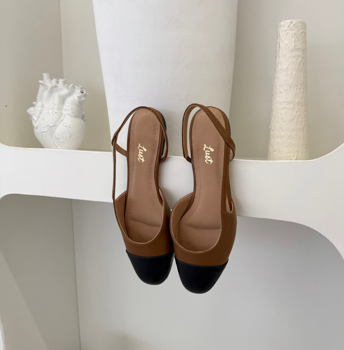 sapatilha slingback couro caramelo/preto