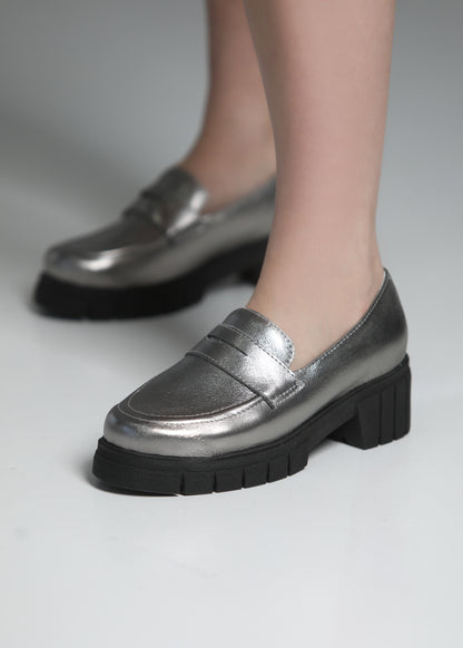 Loafer Tratorado Couro Prata