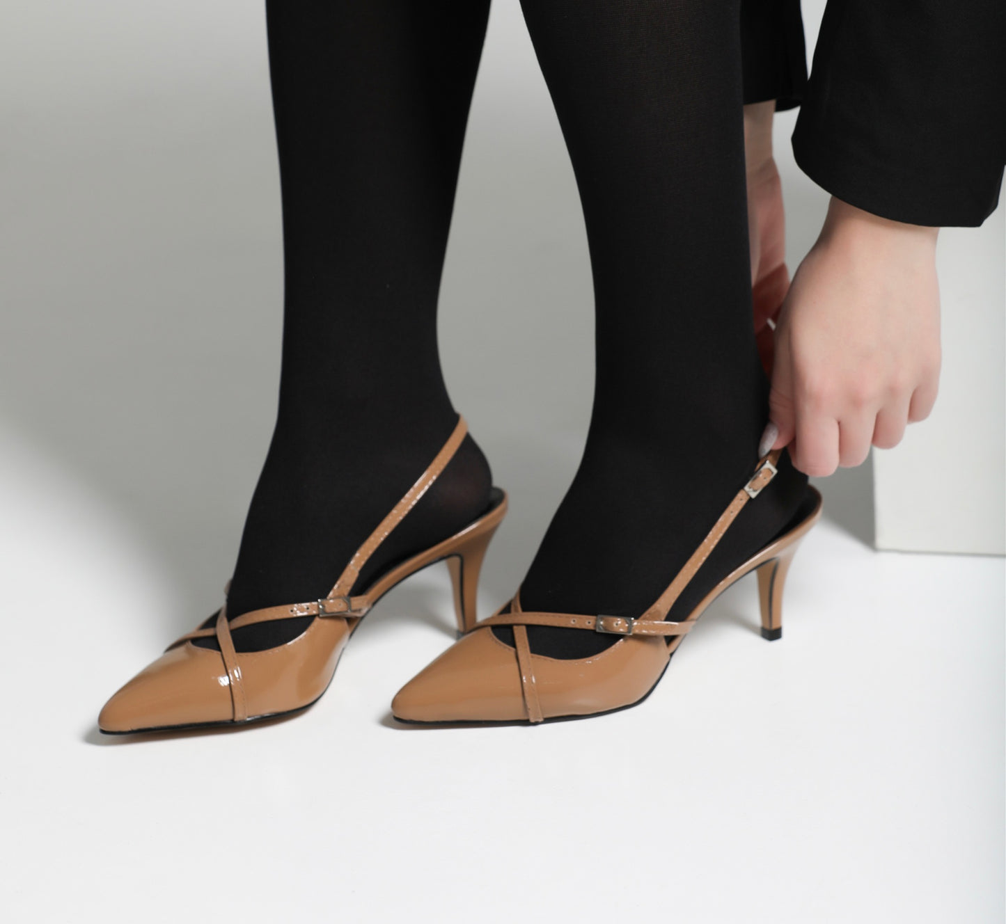 scarpin slingback verniz nude