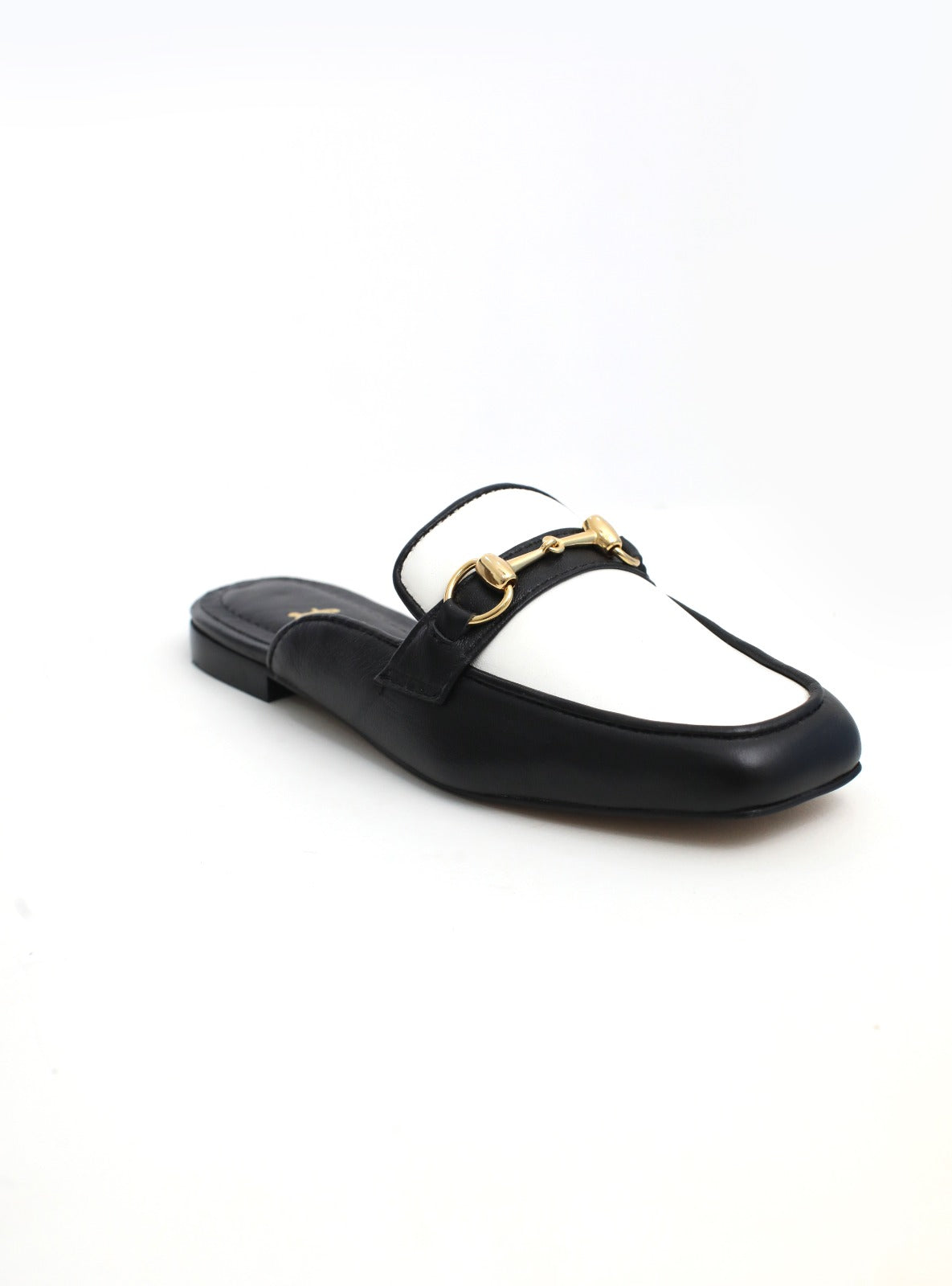 mule cecília bicolor couro preto/branco
